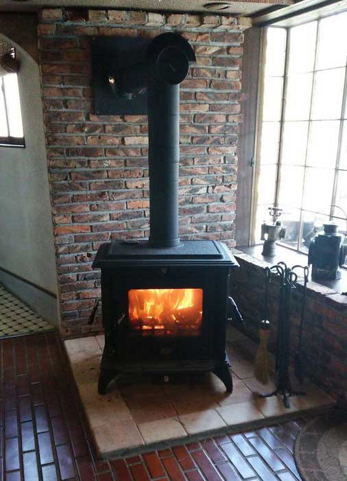 店内薪ストーブ